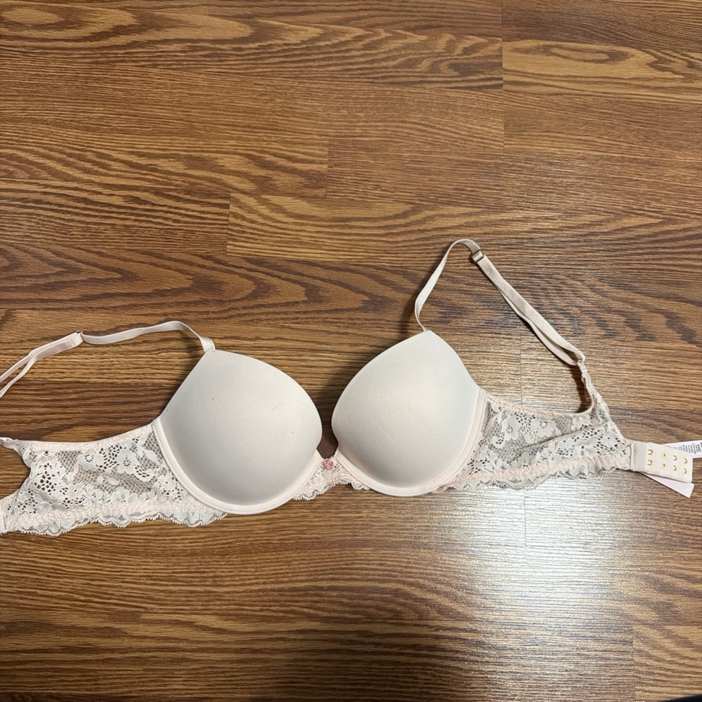 Victoria's Secret Cream Lace Bra